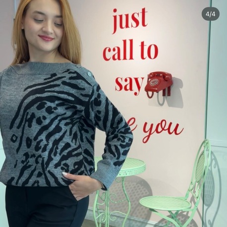 LAL TRİKO ZEBRA DESEN ÖMÜZ DÜĞMELİ KAZAK