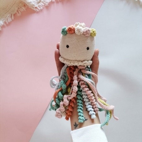 Amigurumi Denizanası Jill Oyuncak (Müzik Kutulu)
