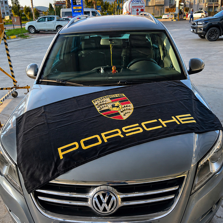 Büyük boy siyah Porsche havlu 
