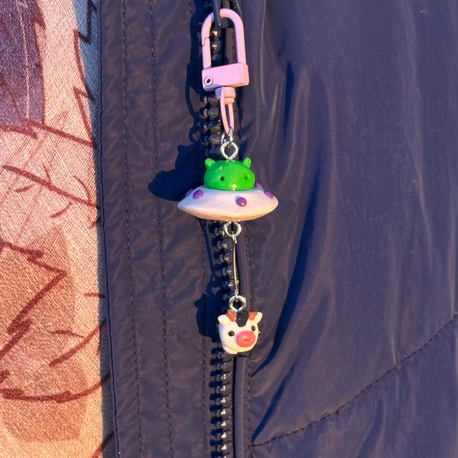 İnek Kaçıran UFO Charm
