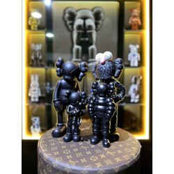 Kaws Family “Black” | Hemen teslim, ithal ürünler