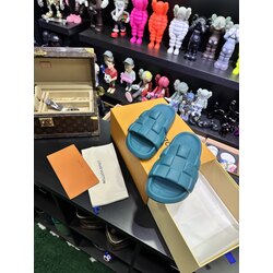 Louis Vuitton terlik