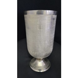 P084.837831 27cm Etan Metal Vazo Kararmaz Yuvarlak Ayaklı Zırh İşlemeli Howard Elliott 1 Adet