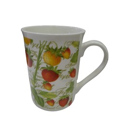 FRU-2023-WCUP-01-10CM. Üzerinde Çilek Meyve Tasarımı Olan Beyaz Bir Kupa 10cm