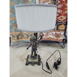 A06378 48cm Fener Tutan Melek Figürlü Metal Abajur Kablolu Tuşlu Ampullü 1 Adet