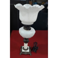 5653 Çap 21cm Yükseklik 46cm Beyaz Opal Cam Metal Lamba Klasik Kablolu Tuşlu 1 Adet