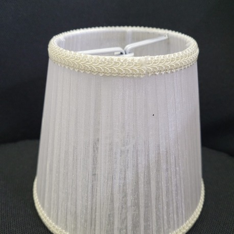 C82240403 Beyaz Aplik Lamba Şapkası 12,5cm yükseklik 14cm Çap Krem İşlemeli 1 Adet