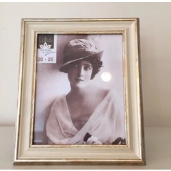 DC 4221/3 Ahşap Vintage Eskitme Çerçeve 20x25cm İster Yatay İster Dikey Kullanım Krem