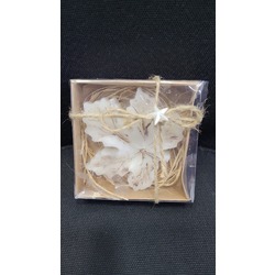 SNS-1285 Karton Kutulu Hasırlı İpli Yıldızlı Sonbahar Yaprak Mum 10x10x3cm 1 Adet