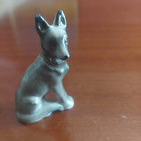 C195812052025 Yükseklik 6cm Genişlik 3cm Gürcistan Porselen Köpek 1 Adet