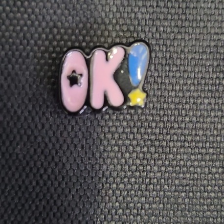 162601052026 Pembe Baloncuk Harfli "OK!" tasarımlı Yapıştırmalık Rozet