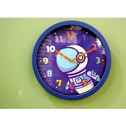 2CLC-SA1104RF Gift Point Duvar Saat Astronot PVC 33x33x4cm Lacivert Rengarenk Rakamlı 1 Adet
