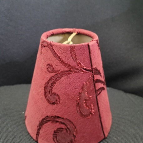 A82240403 Aplik Lamba Şapkası 12cm Yükseklik 12,5cm Çap Kumaş Bordo İşleme Desenli 1 Adet
