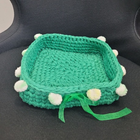 A69666 Ponponlu Fiyonklu El Yapım Örme Kare Sepet 18x18x5cm 1 Adet