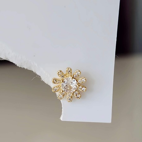 Çiçek Model Kıkırdak Piercing Tragus Helix Altın Gold Renk Küpe - 1573