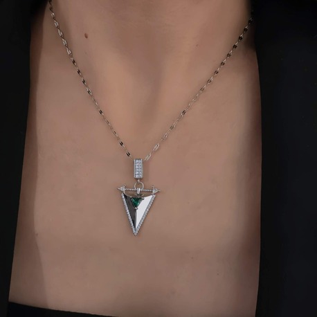 Zümrüt Yeşili Üçgen Zirkon Taşlı Silver Renk Kolye - 1417