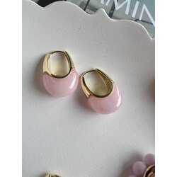 Pembe taş küpe