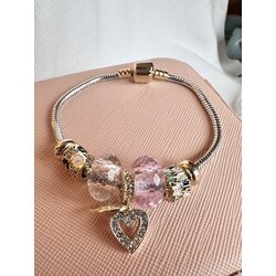 Pembe taşlı Pandora bileklik.