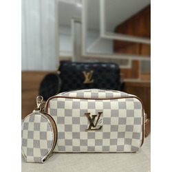 Louis Vuitton Kol Çantası