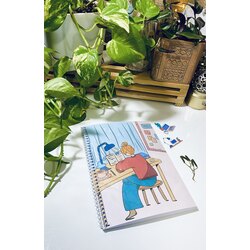 Ders çalışan spiralli defter
