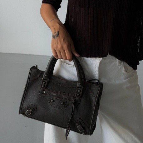 Naturel Balenciaga model İthal  paslanmaz çelik aksesuarlı deri çanta  modeli 