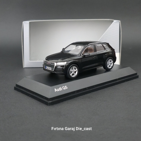 1:43 Audi Q5