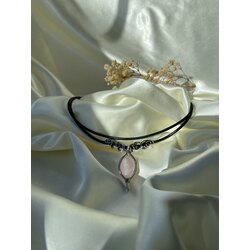 Carmen Pembe Kuvars Choker