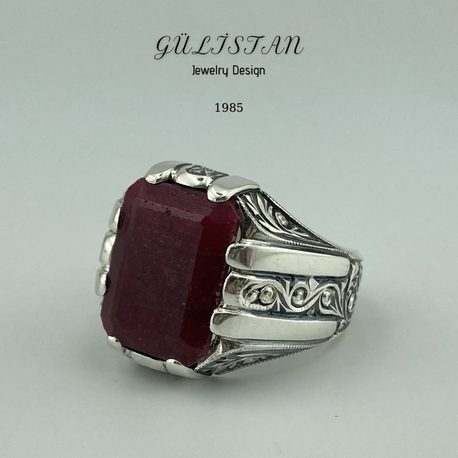 “Gülistan” Kök Yakut Taşlı Yüzük