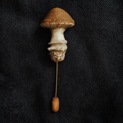 Gaia-Mantar Broş