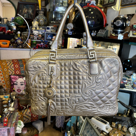 Gianni VERSACE “Gianni Vanitas” bej fermuarlı barok kapitoneli deri çanta 32cm 