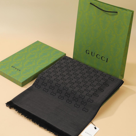 Gucci şal 