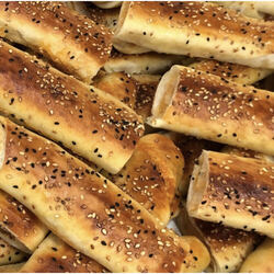 el açması patatesli börek bir tepsi