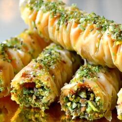 el açması cevizli burma baklava bir tepsi