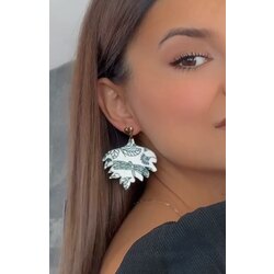 Yaprak küpe