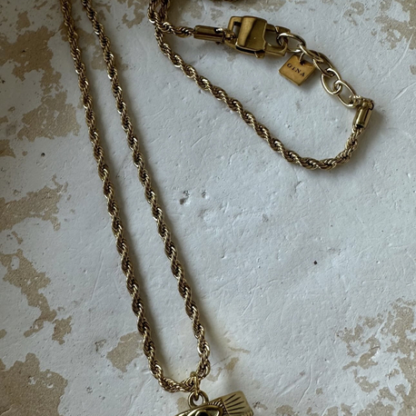 Capsüle Necklace