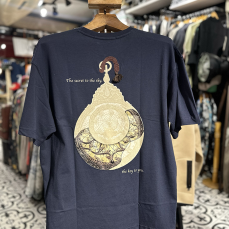 Göklerin Sırrı: Astrolab Nakışlı / Baskılı Antik Lacivert T_shirt