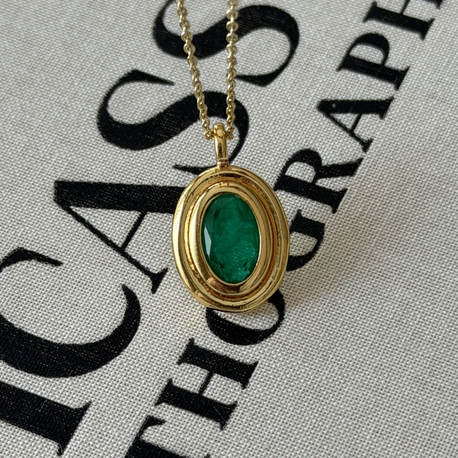Antik oval taşlı kolye (zümrüt yeşili)