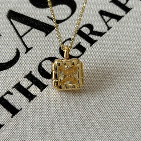 Antik kare taşlı kolye (sarı renk)