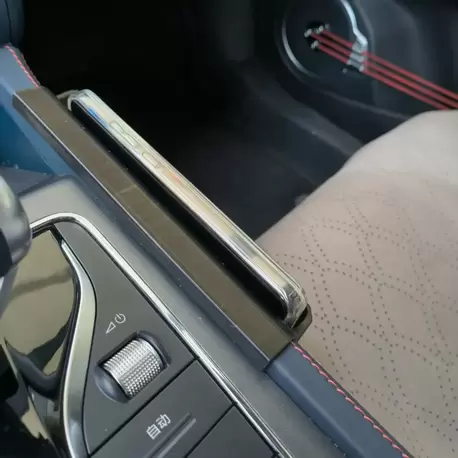 BYD Atto 3 Vites Yanı Telefon Tutucu