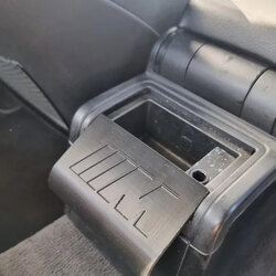 BMW E46 M logolu arka küllük sürgüsü 