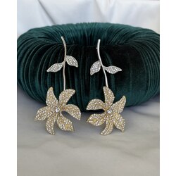 Işıltılı Çiçek Motifli Gold ve Gümüş Renk Uzun Taşlı Küpe