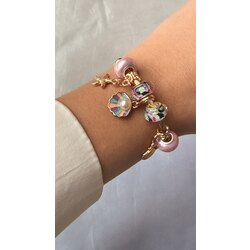 Gold Pembe Deniz Kabuğu Detaylı Charm Zirkon Çelik Bileklik