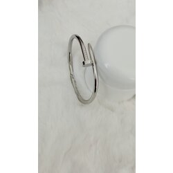 Unisex Minimalist Paslanmaz Çelik Çivi Formlu Bileklik – Gümüş Renk, Şık ve Modern Tasarım