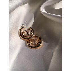 Gold Dior küpe