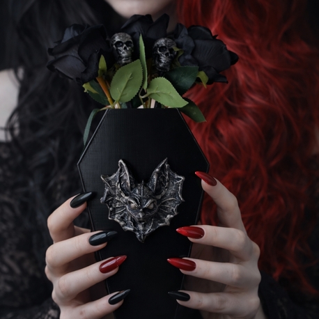 Gotik Yarasa Detaylı Tabut Vazo
