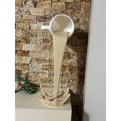 Dökülen Bardak Tasarımlı Hediyelik 3D