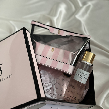 Body Mist Hediyeli VS 2’li Makyaj Çantası 