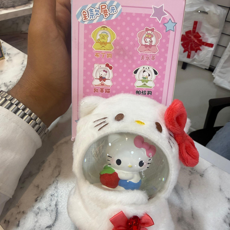 Hello Kitty sürpriz kutu kar küresi