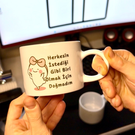 Fincan Kupa “ Herkesin İstediği Gibi Biri Olmak için Doğmadım“ 