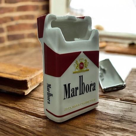 Sigara paketi şeklinde kül tablası 
